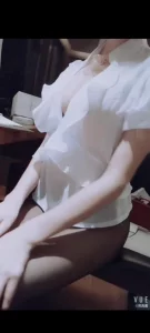 衬衫黑丝少妇