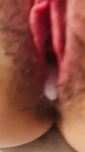 假期和已婚男人开房偷情，被无套抽插内射好舒服，好爽，射到骚穴里满满的