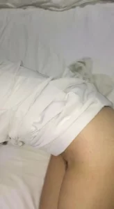 只发露脸，韵味少妇被操得浑身无力，拉起来继续后入她！