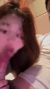 [原创] 商场里某创认识的有男朋友的化妆品女导购疯狂舔肉棒 看来平时没少帮男朋